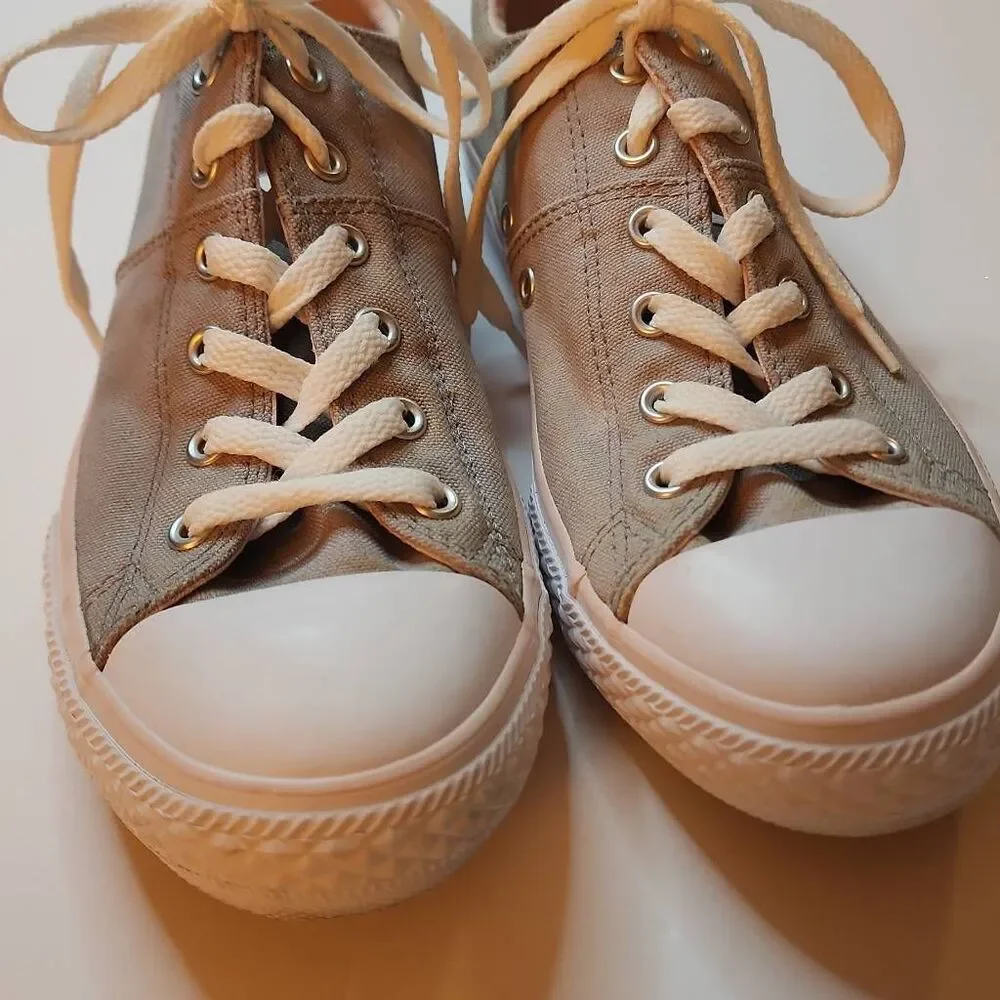 Converse Chuck Taylor All Stars Madison Low Tops in Light Gray Junior's Size 5 W